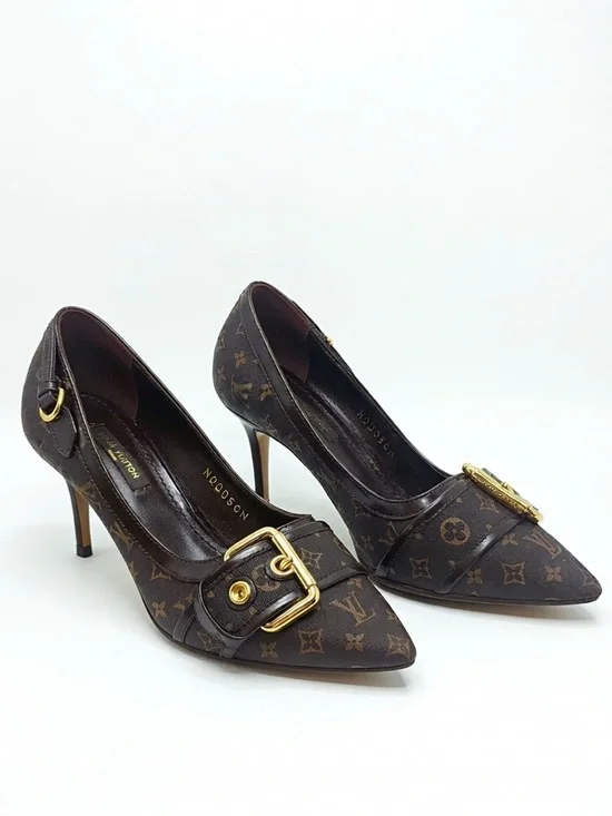 Louis Vuitton Brown
Mini Lin Signature Monogram Pumps - Picture 2 of 5